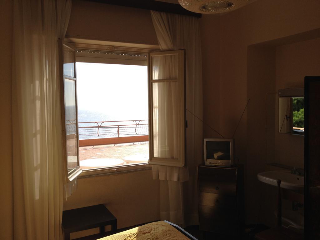 Albergo Miramare Bergeggi Pokoj fotografie